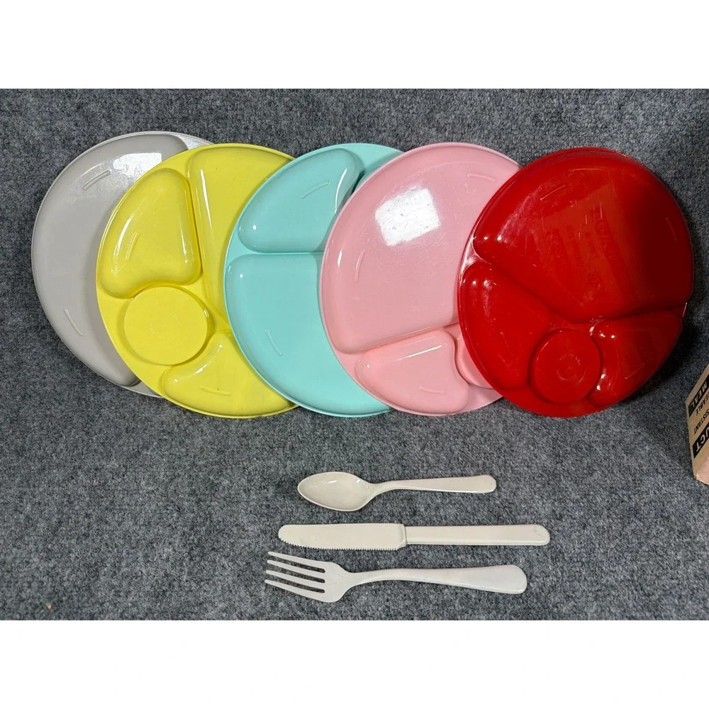 Vintage Gothamware Regaline Picnic Ware Set 5 Service Multi Color Plastic Plates